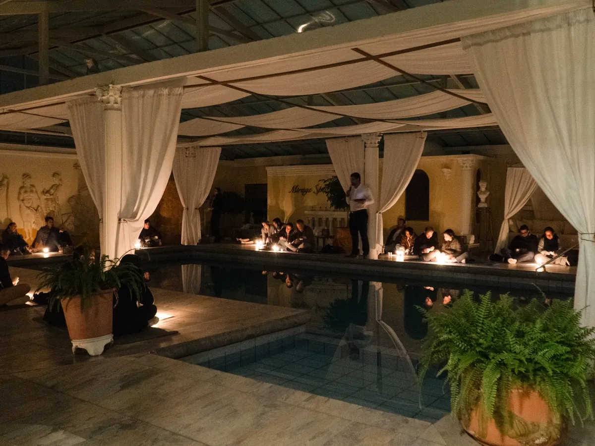 La galería de la hacienda en Guayaquil, preparada para la sesión