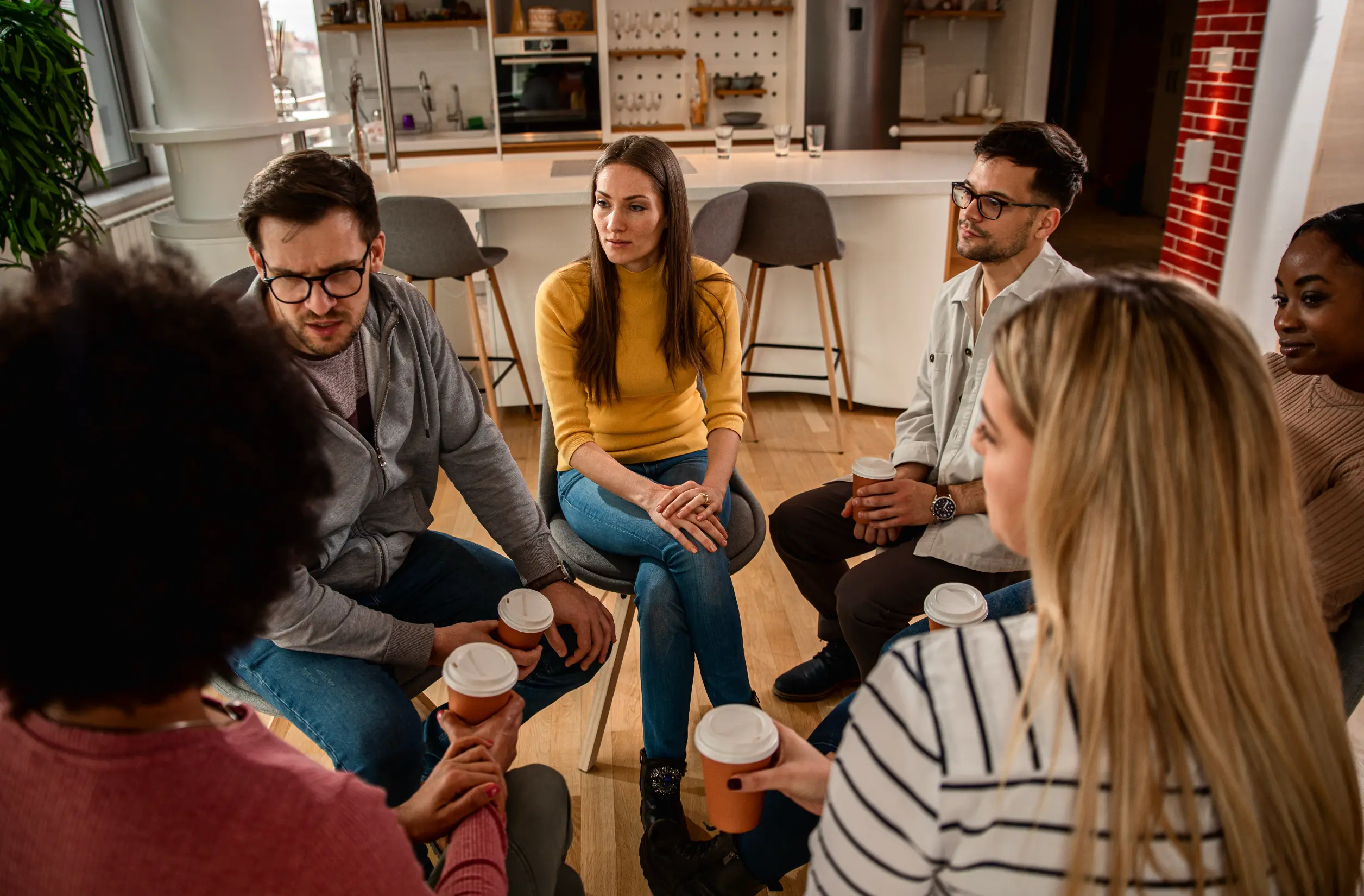 Grupo en conversación profunda